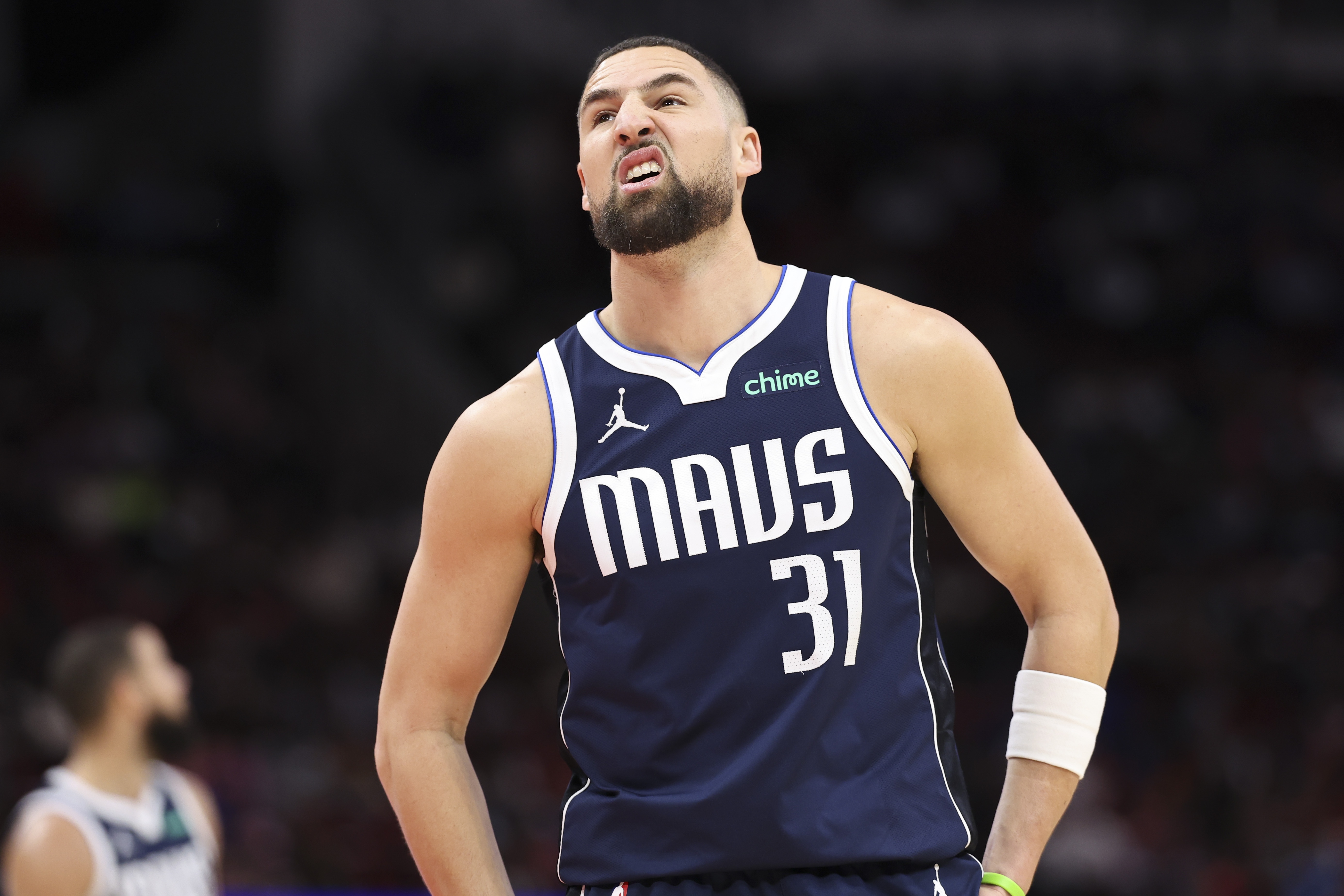 开云体育下载-下赛季是否留队？克莱：我有合同但不确定 达拉斯的一切瞬息万变