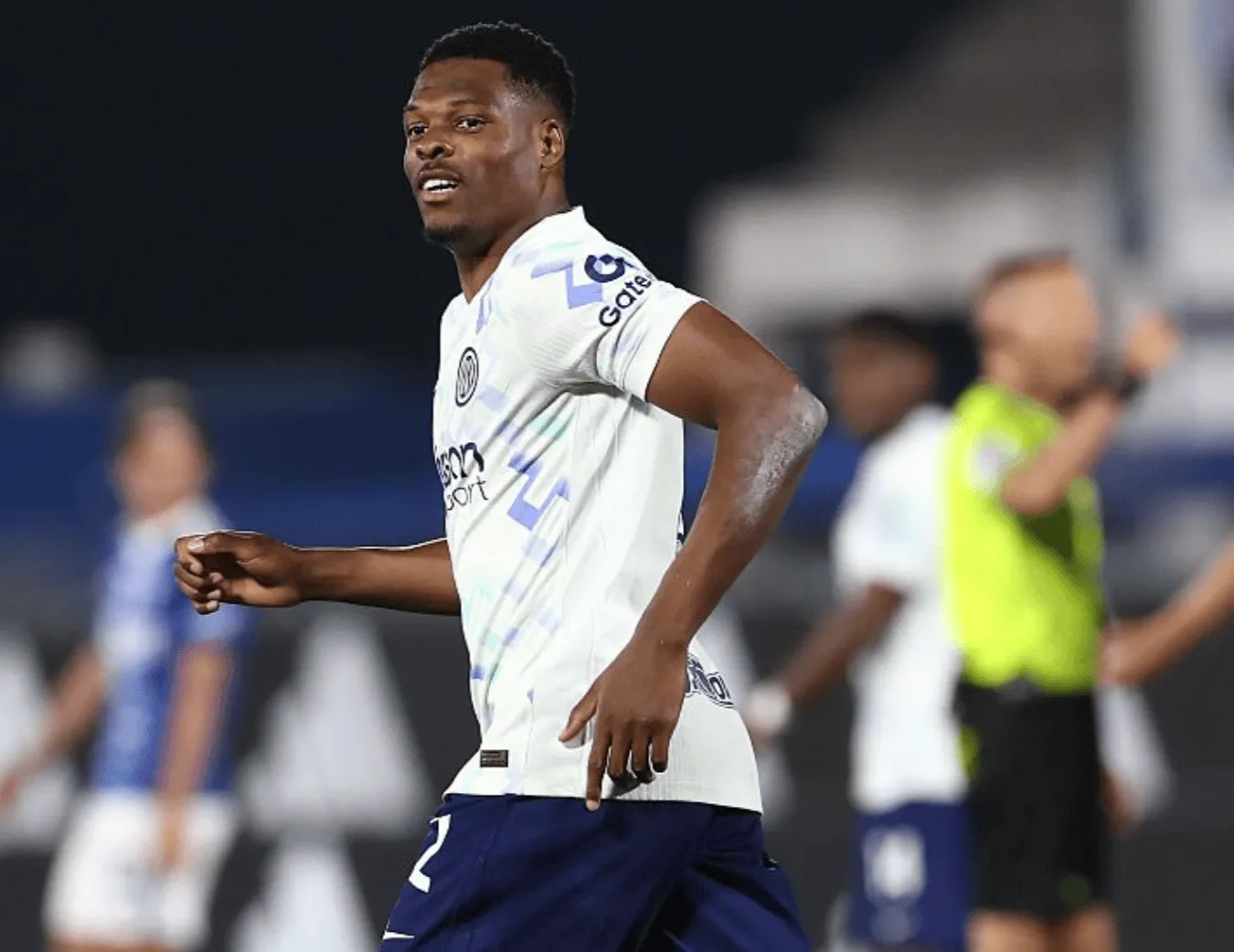 开云官网-邓弗里斯本场梅开二度，对抗13胜7，3解围2次被犯规